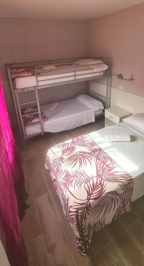 Hostal La Cabana ซาลอว์ ภายนอก รูปภาพ