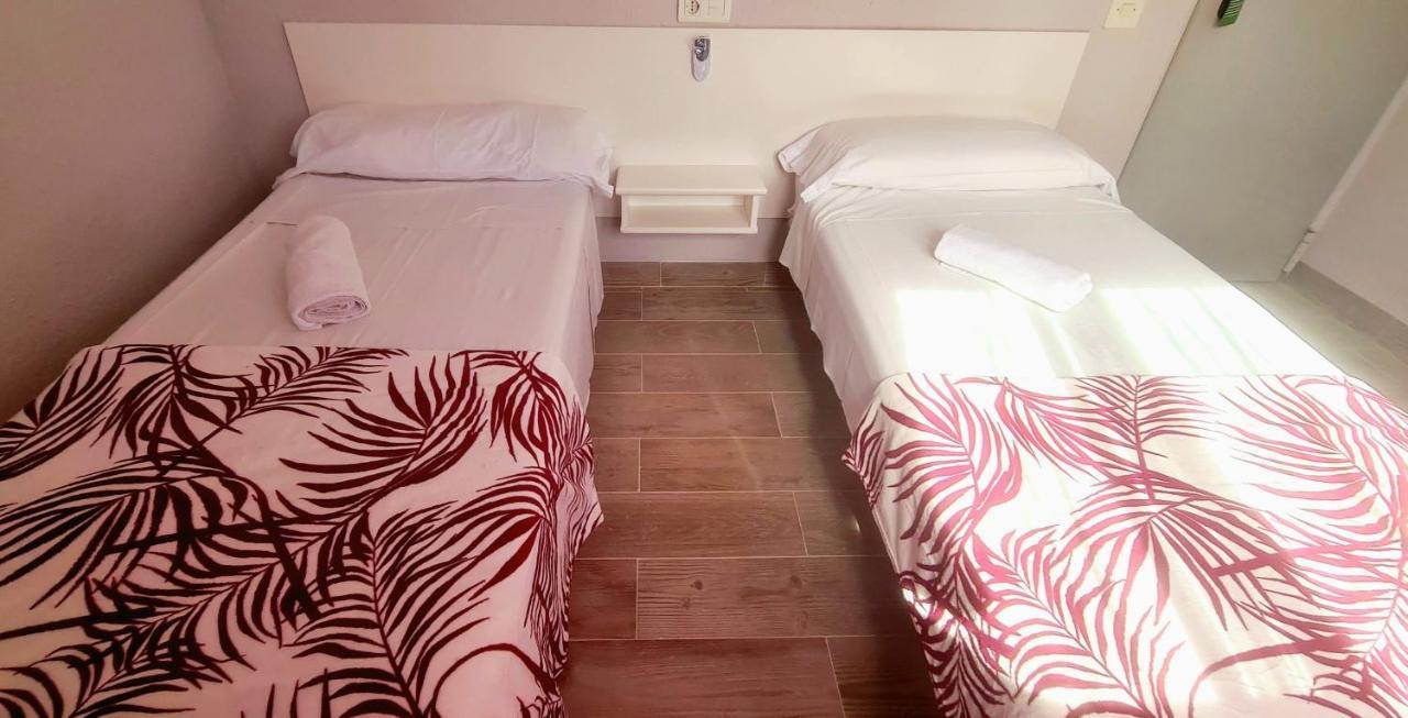 Hostal La Cabana ซาลอว์ ภายนอก รูปภาพ